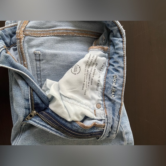 American Eagle Mom Jeans Size 8 Short - Picture 2 of 3